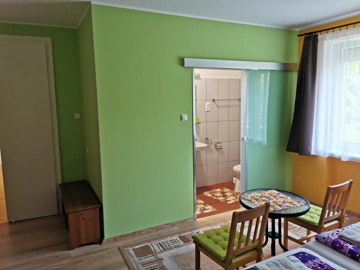 Glazer Szallas Tapolca Exterior foto